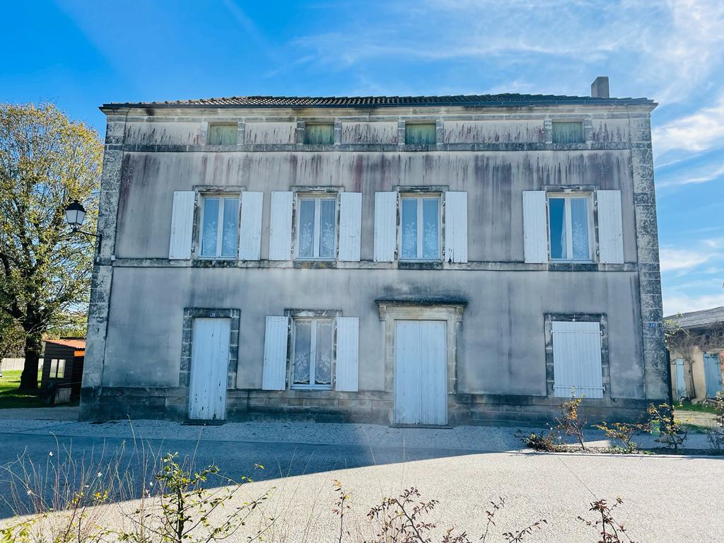 Ravalement facade ruffec 16700 avant